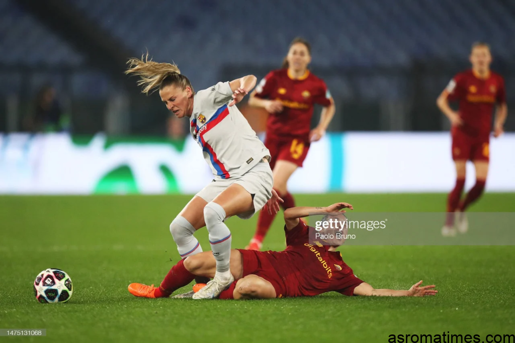 Ana-Maria Crnogorcevic and Lucia Di Guglielmo clash during the match between AS Roma and FC Barcelona.